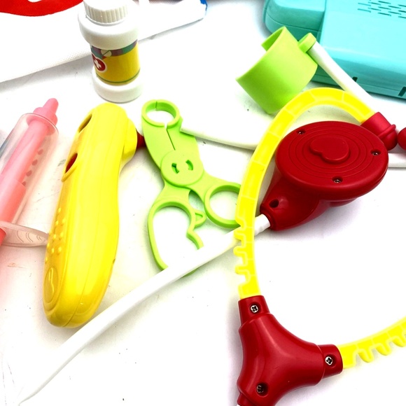 Doctor Kit Toy Playset 11pc Set Sounds Children Kids Hospital Care Carry Bag - Picture 3 of 8